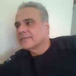 Single Greek man in Athens, Ελλάδα, Greece