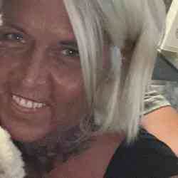 Single Greek woman in Norwich, UK, United Kingdom