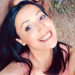 Single Greek woman in Pickhill, England, United Kingdom