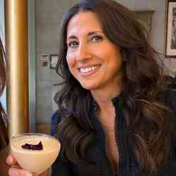 Single Greek woman in London, UK, United Kingdom