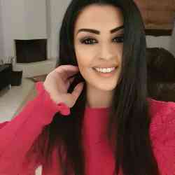 Single Greek woman in Piraeus, Ελλάδα, Greece