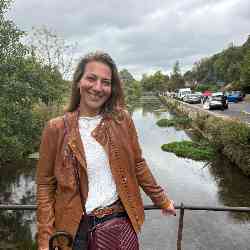 Single Greek woman in Canterbury, UK, United Kingdom