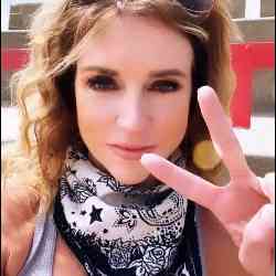 Single Greek woman in Los Angeles, CA, United States