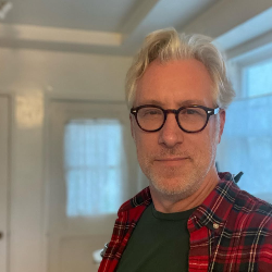 Single Greek man in Paris, France, France