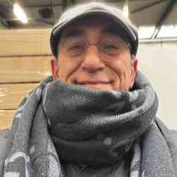 Single Greek man in Βουλιαγμένη, Ελλάδα, Greece