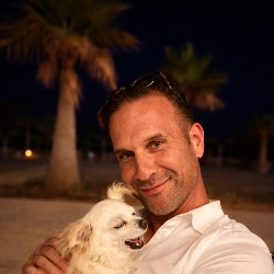 Single Greek man in Rethymno, Ελλάδα, Greece