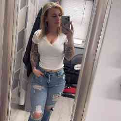 Single Greek woman in Pointe-Claire, Montreal, Canada