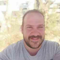 Single Greek man in Πειραιάς, Ελλάδα, Greece