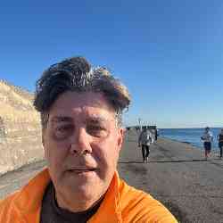 Single Greek man in Athens, Ελλάδα, Greece