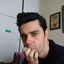 Single Greek man in Athens, Ελλάδα, Greece