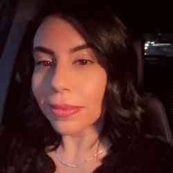 Single Greek woman in New York, N.Y., United States