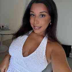 Single Greek woman in London, UK, United Kingdom