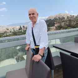 Single Greek man in Πετρούπολη, Ελλάδα, Greece