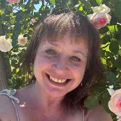 Single Greek woman in South Morang, Victoria, Australia