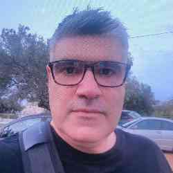 Single Greek man in Athens, Ελλάδα, Greece