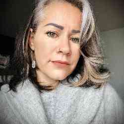 Single Greek woman in Phoenix, Arizona, United States