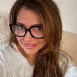 Single Greek woman in New York, NY, United States