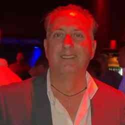 Single Greek man in Newark, New Jersey, United States