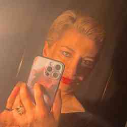 Single Greek woman in London, UK, United Kingdom