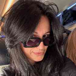 Single Greek woman in New York, Νέα Υόρκη, United States