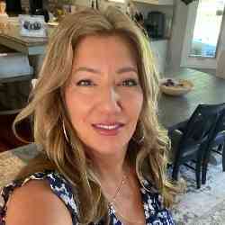 Single Greek woman in Westmont, IL, United States