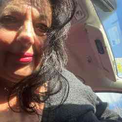 Single Greek woman in Milwaukee, WI, United States