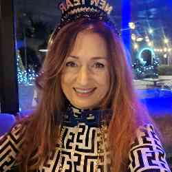 Single Greek woman in Hoboken, NJ, United States