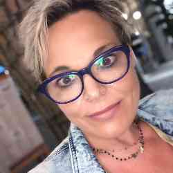 Single Greek woman in Montréal, Québec, Canada