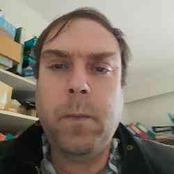 Single Greek man in Patras, Ελλάδα, Greece