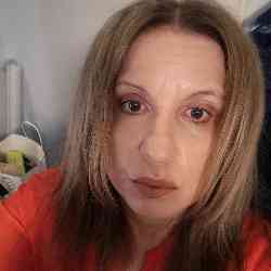 Single Greek woman in Fitzroy North, VIC, Australia