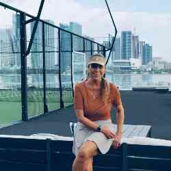 Single Greek woman in Weybridge, UK, United Kingdom