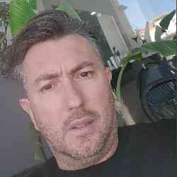 Single Greek man in Κόρινθος, Ελλάδα, Greece