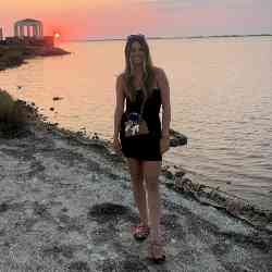 Single Greek woman in Regina, Saskatchewan, Canada