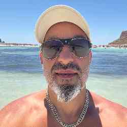 Single Greek man in Laval, QC, Canada