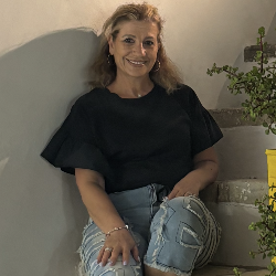Single Greek woman in Sydney Olympic Park, NSW, Australia