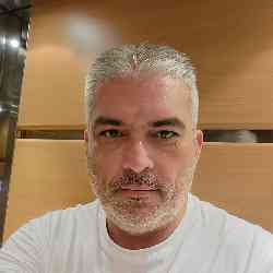 Single Greek man in Athens, Ελλάδα, Greece