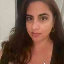 Single Greek woman in New York, NY, United States