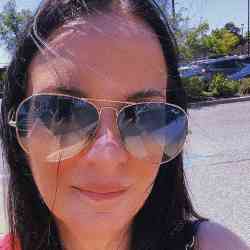 Single Greek woman in Levittown, NY, United States