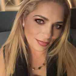 Single Greek woman in London, UK, United Kingdom