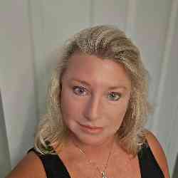Single Greek woman in Tampa, FL, United States