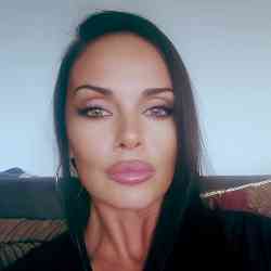 Single Greek woman in Bristol, UK, United Kingdom
