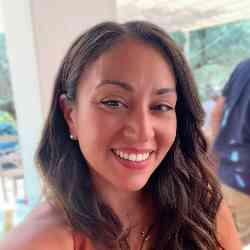 Single Greek woman in London, UK, United Kingdom