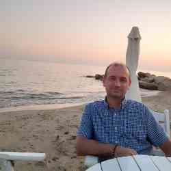 Single Greek man in Athens, Ελλάδα, Greece