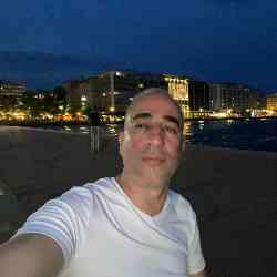 Single Greek man in Paris, France, France