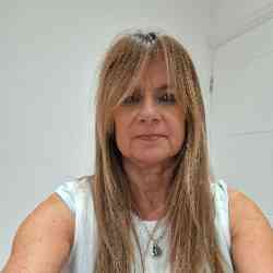 Single Greek woman in London, UK, United Kingdom
