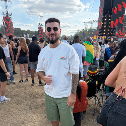 Single Greek man in Luton, UK, United Kingdom