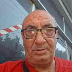 Single Greek man in Άγιος Ιωάννης Ρέντης, Ελλάδα, Greece