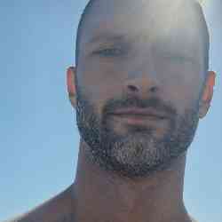 Single Greek man in London, Ηνωμένο Βασίλειο, United Kingdom