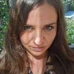Single Greek woman in Ursoaia, Raionul Căușeni, Moldova