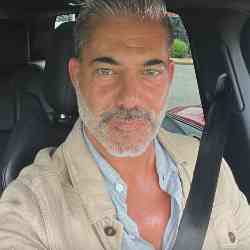 Single Greek man in McLean, VA, United States